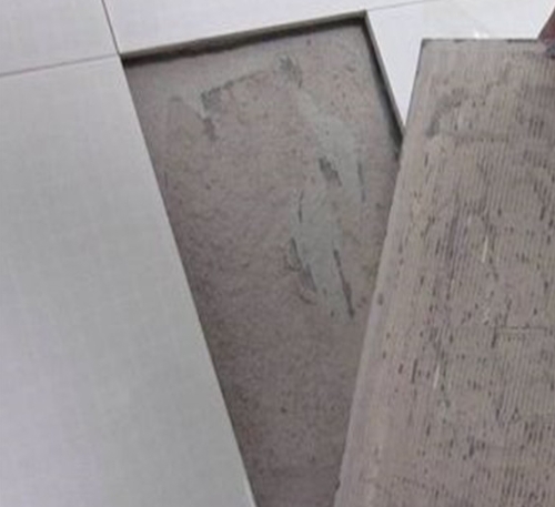 双江瓷砖空鼓维修公司分享瓷砖铺贴时如果打浆（即涂抹在瓷砖背面和基层上的砂浆或瓷砖胶）过少，会带来以下问题