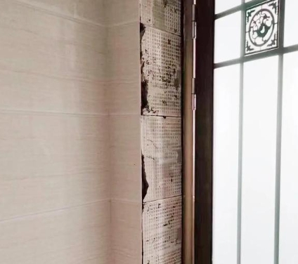 双江瓷砖空鼓免砸砖维修公司分享吸水砖泡水时间不够或过长都会对瓷砖铺贴效果产生影响